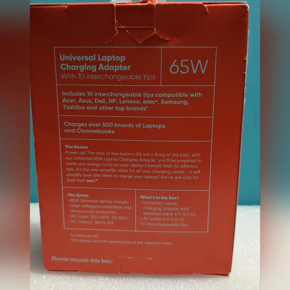 NWT Surf Onn. Universal Laptop Charging Adapter 65W, 10 Tips